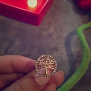 Ring with a tree surrounded by diamonds❤️